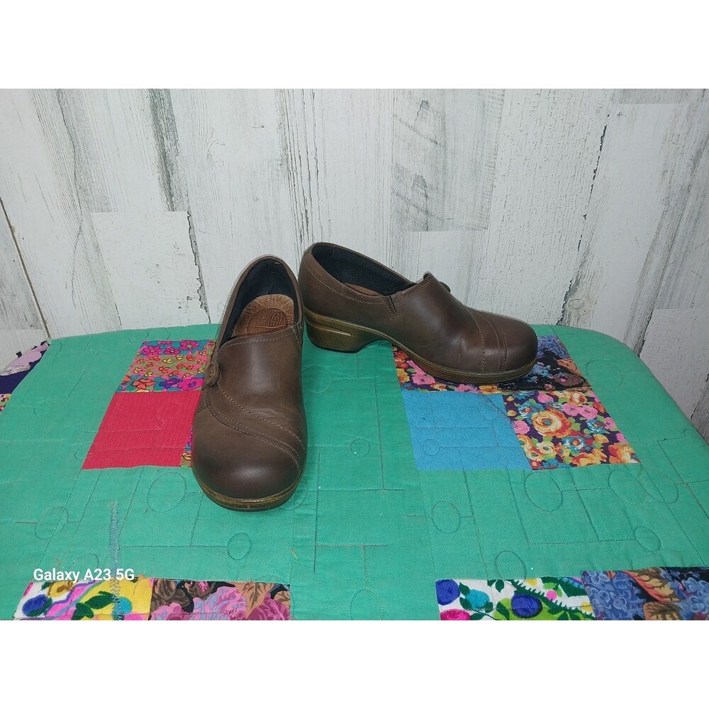 KEEN Mora Women's Casual Slip-On Shoes Size 7 Brown Leather With Button